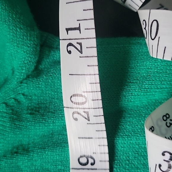 Lilly Pulitzer Kelly Green Sweater, fringed hem Striking color, M - Picture 10 of 11